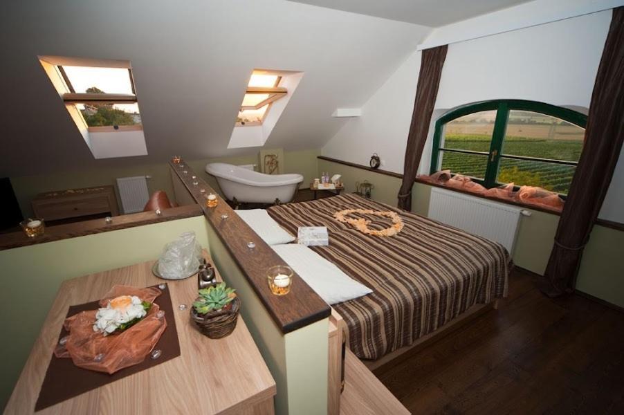 Milotice Hotel Vinohrad מראה חיצוני תמונה